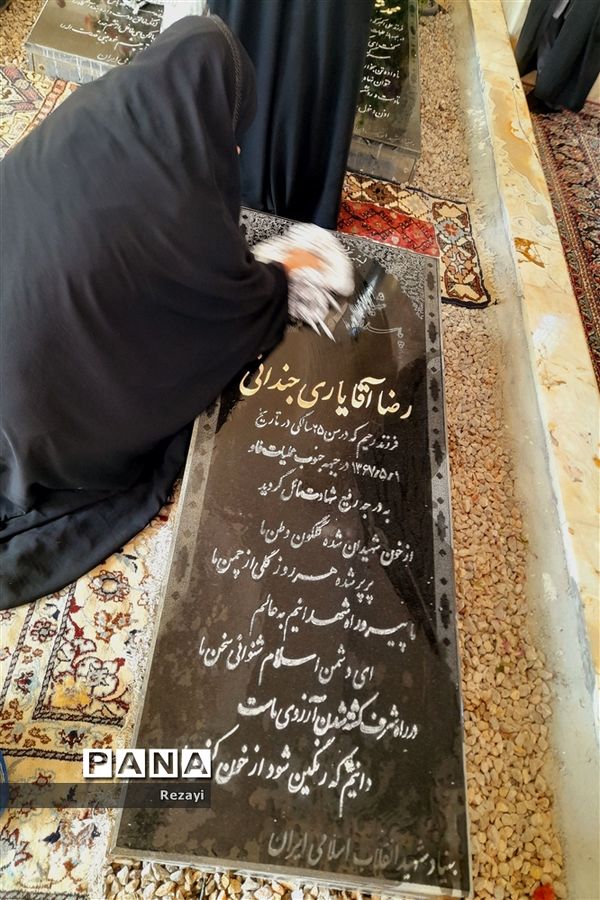 برگزاری  راهپیمایی9 دی با حضور پرشور تعدادی از دانش‌آموزان از دبیرستان غیاثی تا گلزار شهدای جندان