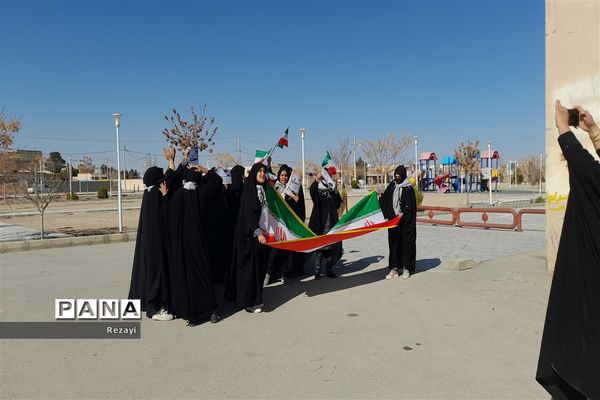 برگزاری  راهپیمایی9 دی با حضور پرشور تعدادی از دانش‌آموزان از دبیرستان غیاثی تا گلزار شهدای جندان