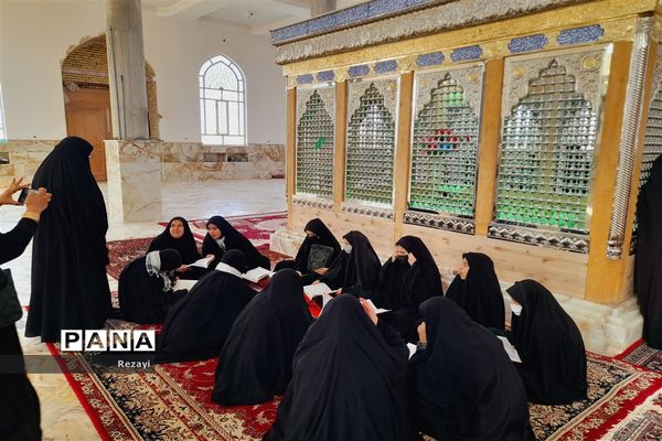 برگزاری  راهپیمایی9 دی با حضور پرشور تعدادی از دانش‌آموزان از دبیرستان غیاثی تا گلزار شهدای جندان