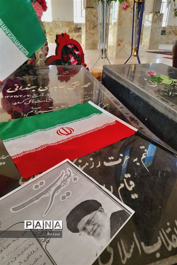 برگزاری  راهپیمایی9 دی با حضور پرشور تعدادی از دانش‌آموزان از دبیرستان غیاثی تا گلزار شهدای جندان