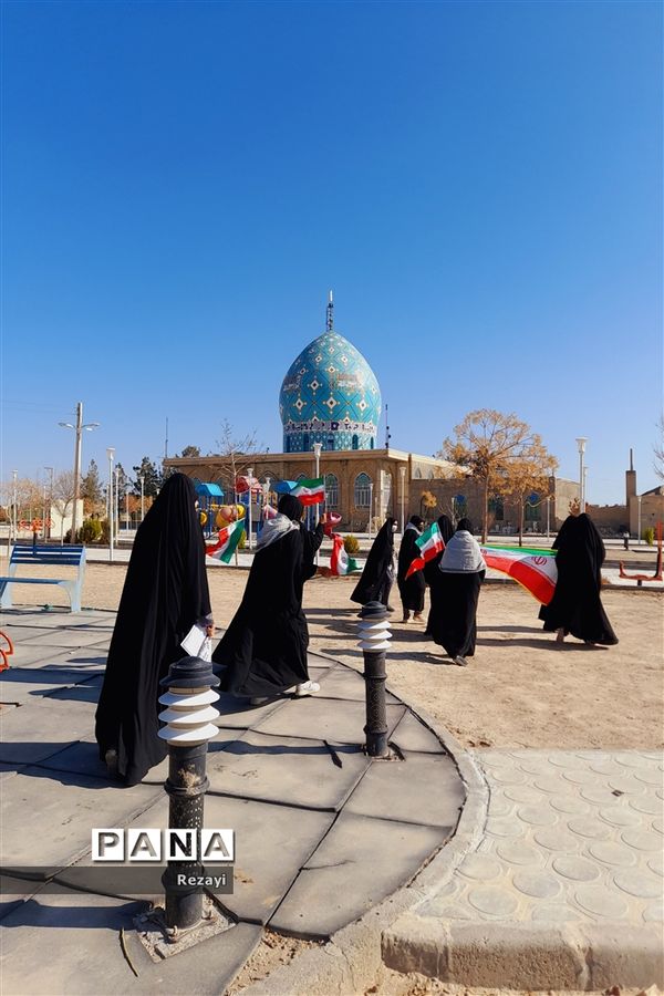 برگزاری  راهپیمایی9 دی با حضور پرشور تعدادی از دانش‌آموزان از دبیرستان غیاثی تا گلزار شهدای جندان