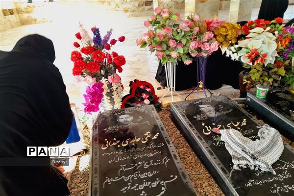 برگزاری  راهپیمایی9 دی با حضور پرشور تعدادی از دانش‌آموزان از دبیرستان غیاثی تا گلزار شهدای جندان