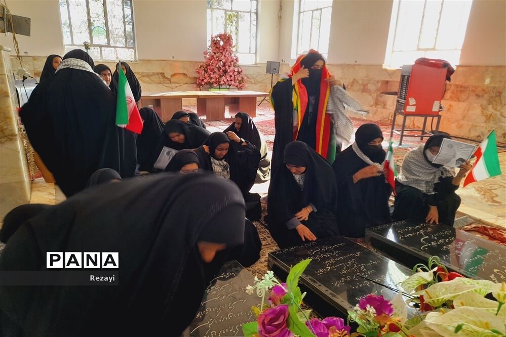 برگزاری  راهپیمایی9 دی با حضور پرشور تعدادی از دانش‌آموزان از دبیرستان غیاثی تا گلزار شهدای جندان