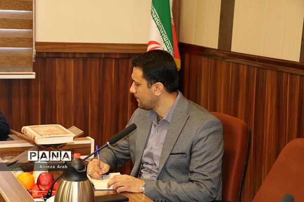 برگزاری کمیته ملی نماد در اداره آموزش و پرورش ناحیه یک شهرری