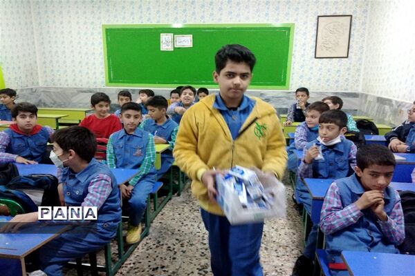 توزیع منظم شیر در مدارس  درمدارس ناحیه ٧ مشهد مقدس