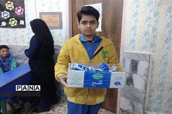 توزیع منظم شیر در مدارس  درمدارس ناحیه ٧ مشهد مقدس