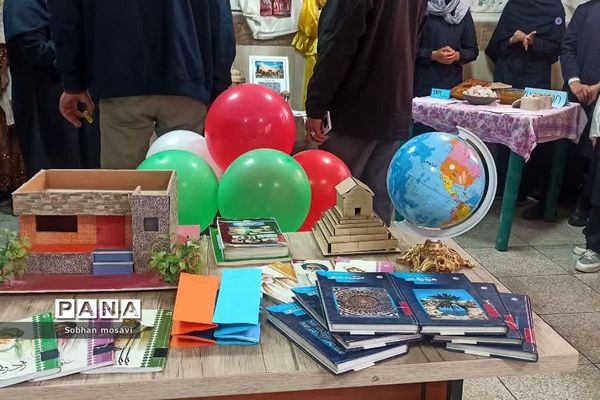 جشنواره گردشگری در دبیرستان فرزانگان حضرت زینب (س) ناحیه دو شهرری