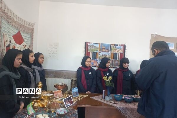 جشنواره گردشگری در دبیرستان فرزانگان حضرت زینب (س) ناحیه دو شهرری