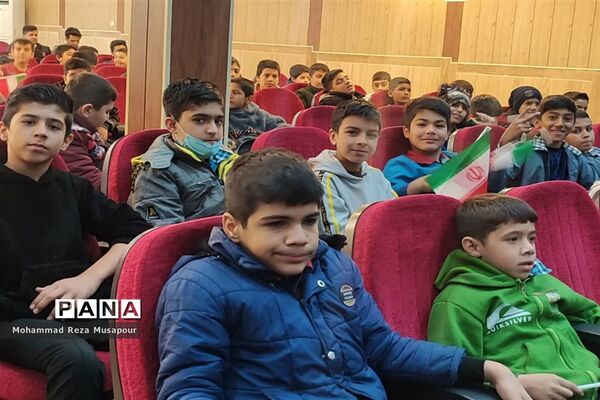 ‌مراسم دهه بصیرت ویژه دانش‌آموزان پسر در سالن شهید‌طحانی ملارد