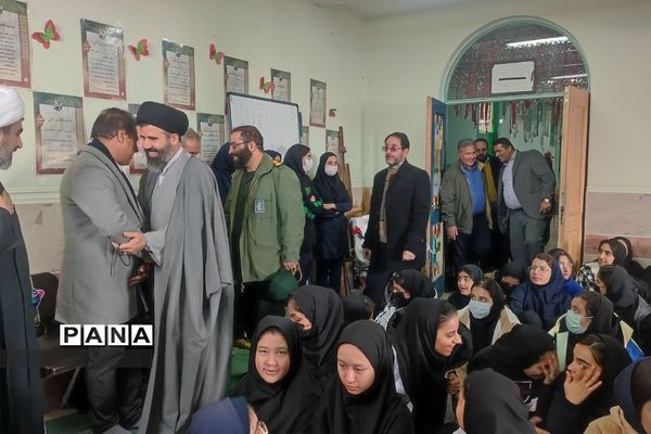 برگزاری طرح لاله‌های روشن در هنرستان دخترانه پردیس