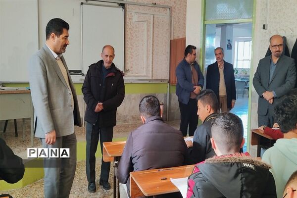 بازدید علی اسماعیلی مدیریت آموزش و پرورش قوچان از روند برگزاری امتحانات دی ماه