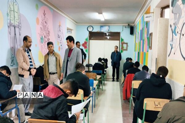 بازدید علی اسماعیلی مدیریت آموزش و پرورش قوچان از روند برگزاری امتحانات دی ماه