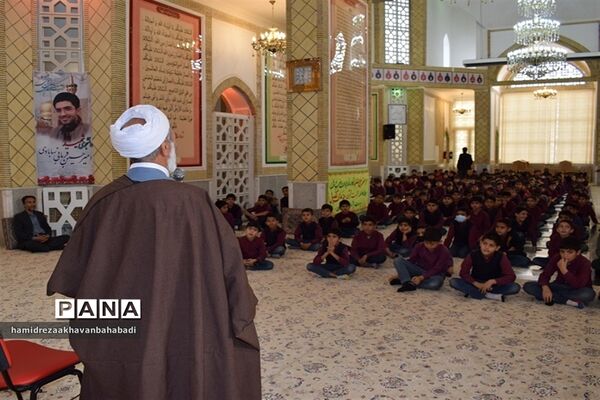اجتماع دانش‌آموزی فرزندان حاج قاسم سلیمانی در بهاباد