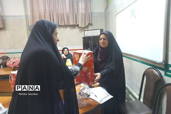 برگزاری جلسه مشاوران در دبستان موجانی ناحیه دو شهرری
