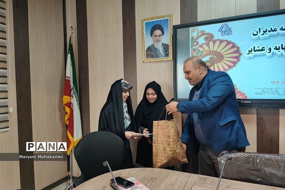 کارگاه تخصصی مدیران مدارس چند پایه و عشایری در سالن جلسات آموزش و پرورش دماوند