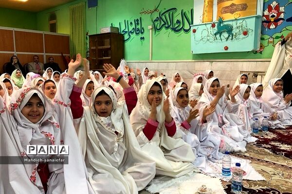 جشن تکلیف در دبستان راهیان نور ناحیه دو شهرری