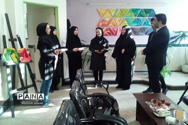 تقدیر مدیر آموزش و پرورش از بانوان مدارس دخترانه بهارستان‌2 به مناسبت میلاد حضرت فاطمه (س)