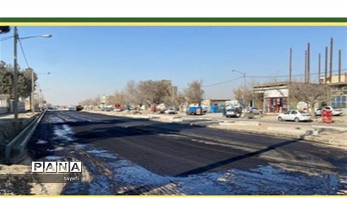 عملیات آسفالت ضلع جنوبی بلوار امام خمینی چناران در حال انجام است