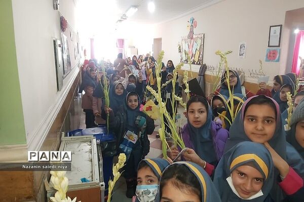 همایش دست‌بوسی مادر در دبستان شهید سجادیان رودهن