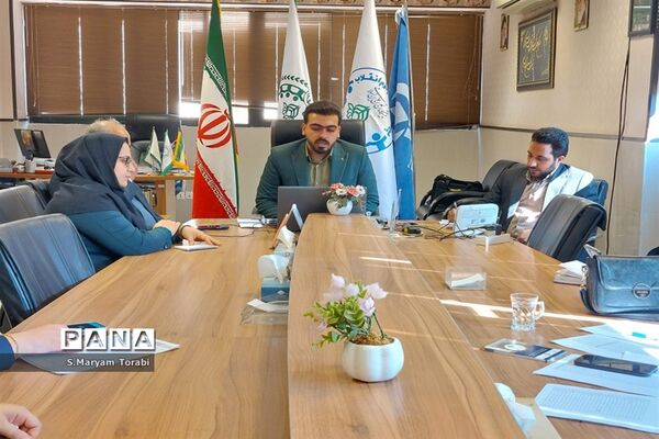 جلسه مسئولان سازمان‌های دانش‌آموزی مناطق 59 گانه فارس
