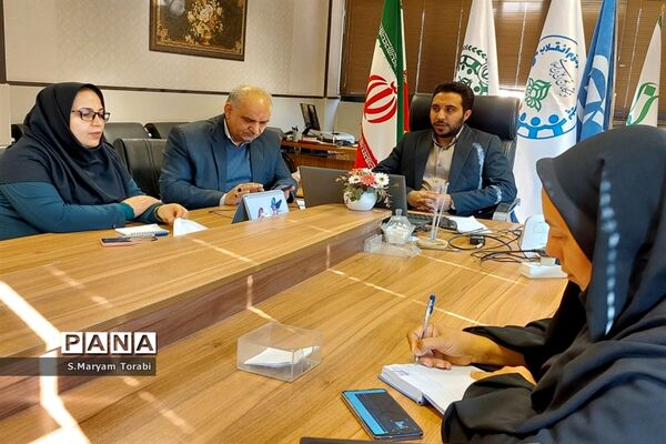 جلسه مسئولان سازمان‌های دانش‌آموزی مناطق 59 گانه فارس