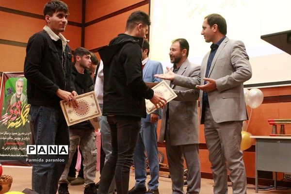 تجلیل و تقدیر از قهرمانان و مدال آوران عرصه ورزشی در سالن سجادیه بهارستان دو