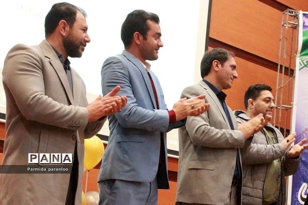 تجلیل و تقدیر از قهرمانان و مدال آوران عرصه ورزشی در سالن سجادیه بهارستان دو