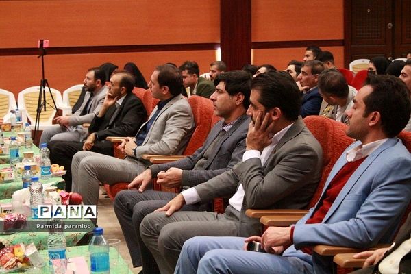 تجلیل و تقدیر از قهرمانان و مدال آوران عرصه ورزشی در سالن سجادیه بهارستان دو