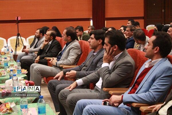 تجلیل و تقدیر از قهرمانان و مدال آوران عرصه ورزشی در سالن سجادیه بهارستان دو