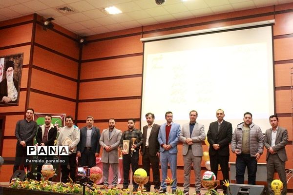 تجلیل و تقدیر از قهرمانان و مدال آوران عرصه ورزشی در سالن سجادیه بهارستان دو