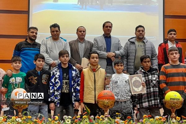 تجلیل و تقدیر از قهرمانان و مدال آوران عرصه ورزشی در سالن سجادیه بهارستان دو