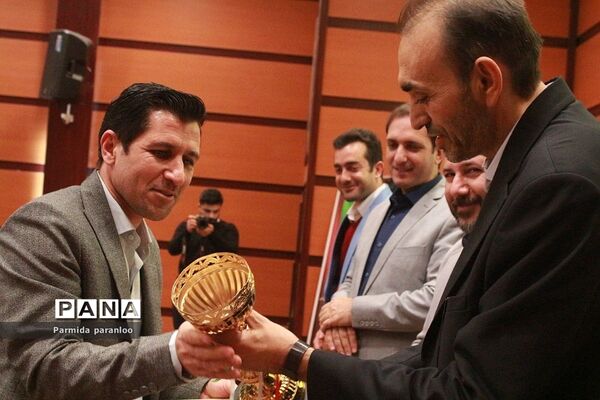 تجلیل و تقدیر از قهرمانان و مدال آوران عرصه ورزشی در سالن سجادیه بهارستان دو