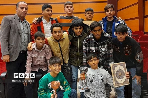 تجلیل و تقدیر از قهرمانان و مدال آوران عرصه ورزشی در سالن سجادیه بهارستان دو