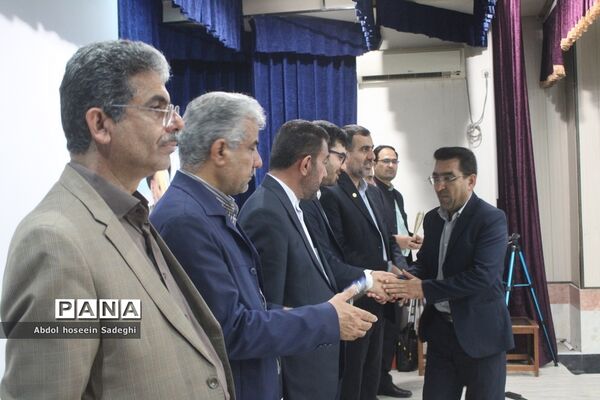 تجلیل از جهادگران عرصه سوادآموزی اداره کل آموزش و پرورش استان بوشهر