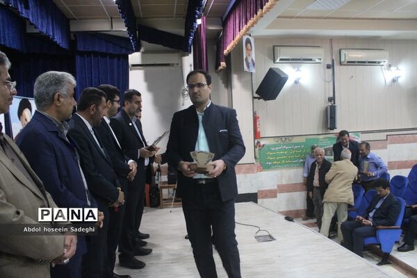تجلیل از جهادگران عرصه سوادآموزی اداره کل آموزش و پرورش استان بوشهر