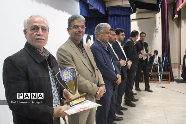 تجلیل از جهادگران عرصه سوادآموزی اداره کل آموزش و پرورش استان بوشهر