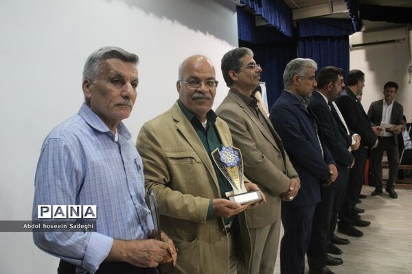 تجلیل از جهادگران عرصه سوادآموزی اداره کل آموزش و پرورش استان بوشهر