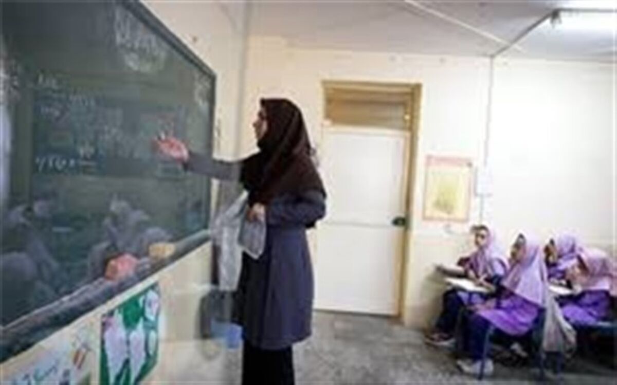 تدریس معلم پایه چهارم  معمولانی با شیوه‌ای جدید