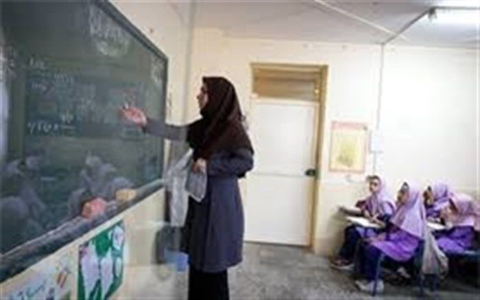 تدریس معلم پایه چهارم  معمولانی با شیوه‌ای جدید