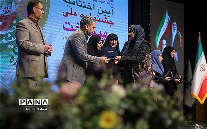 دانش‌آموز لرستانی، رتبه اول جشنواره بهیندخت را کسب کرد