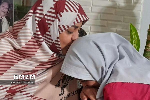 پویش بوسه بر دستان پر مهر مادر در مدارس شهرستان پردیس