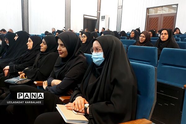 جلسه عمومی کیفیت بخشی مدیریت مدیران مدارس منطقه کهریزک و فشافویه