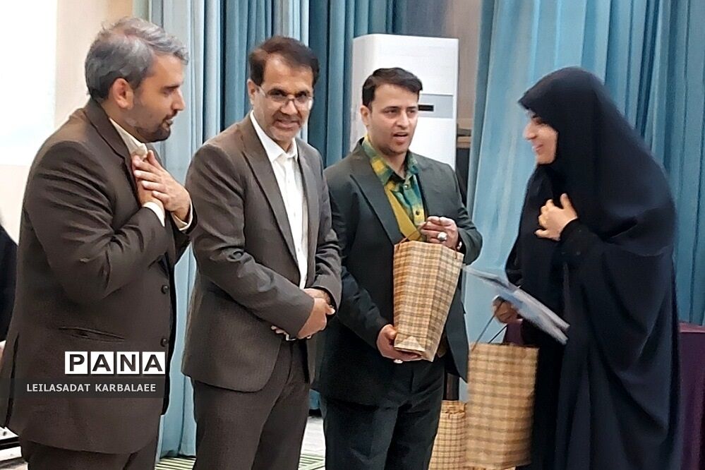 جلسه عمومی کیفیت بخشی مدیریت مدیران مدارس منطقه کهریزک و فشافویه