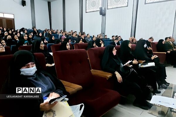 جلسه عمومی کیفیت بخشی مدیریت مدیران مدارس منطقه کهریزک و فشافویه