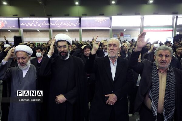 تشییع پیکر شهیده فائزه رحیمی در پردیس نسیبه دانشگاه فرهنگیان