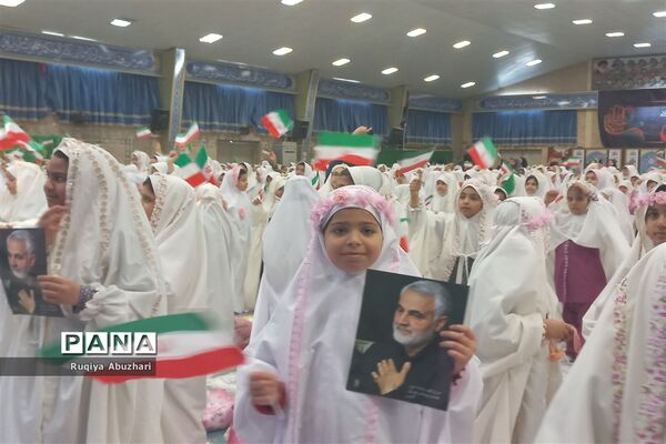 آغاز بهار بندگی و جشن تکلیف ۶۰۰ دانش‌آموز نومکلف دختر در مصای صفادشت