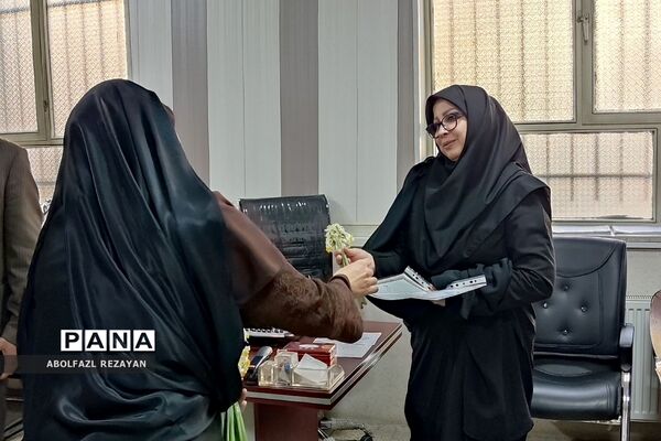 تقدیر از بانوان شاغل در اداره آموزش و پرورش کهریزک