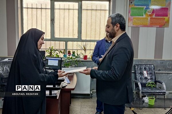تقدیر از بانوان شاغل در اداره آموزش و پرورش کهریزک