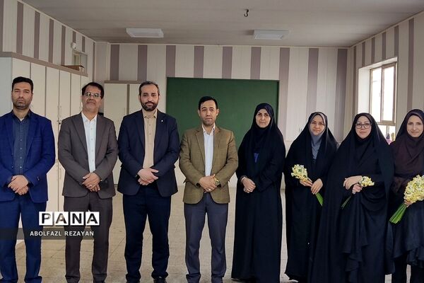 تقدیر از بانوان شاغل در اداره آموزش و پرورش کهریزک