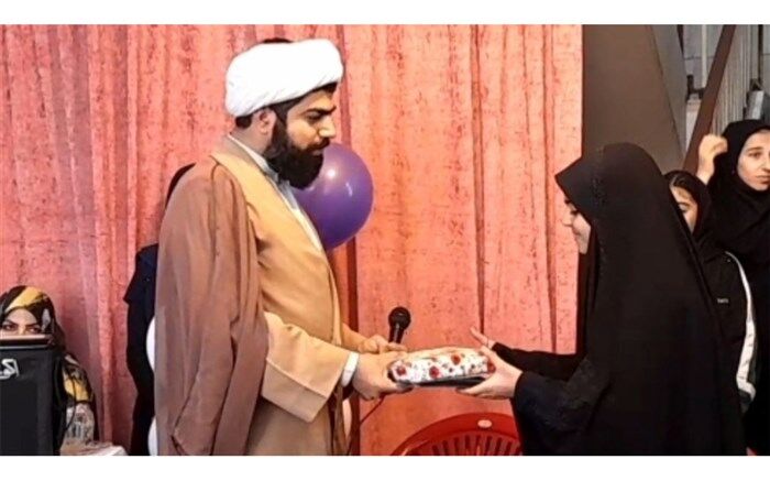 تقدیر از نفر برتر پویش طوفان الاقصی توسط رئیس شورای هماهنگی تبلیغات اصفهان